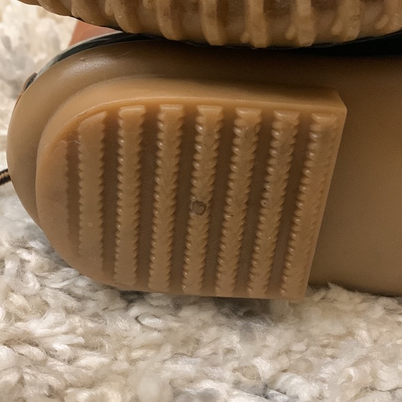 The Original Duck Boot 🥾 | Size: 7.5 - Picture 6 of 9